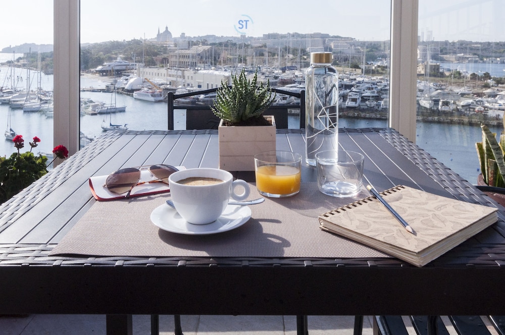 Bayview Hotel by ST Hotels — Restaurant & bars in Gzira, Malta Island