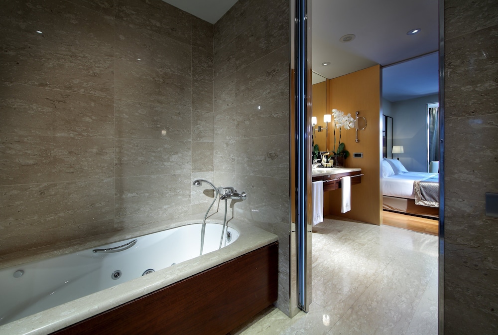 Eurostars Grand Marina — Hotel rooms in Barcelona, Catalonia