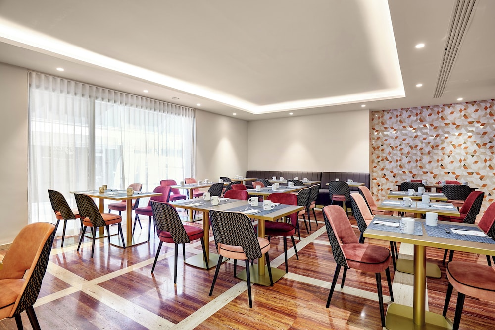 Hotel Exe Mitre — Restaurant & bars in Barcelona, Catalonia