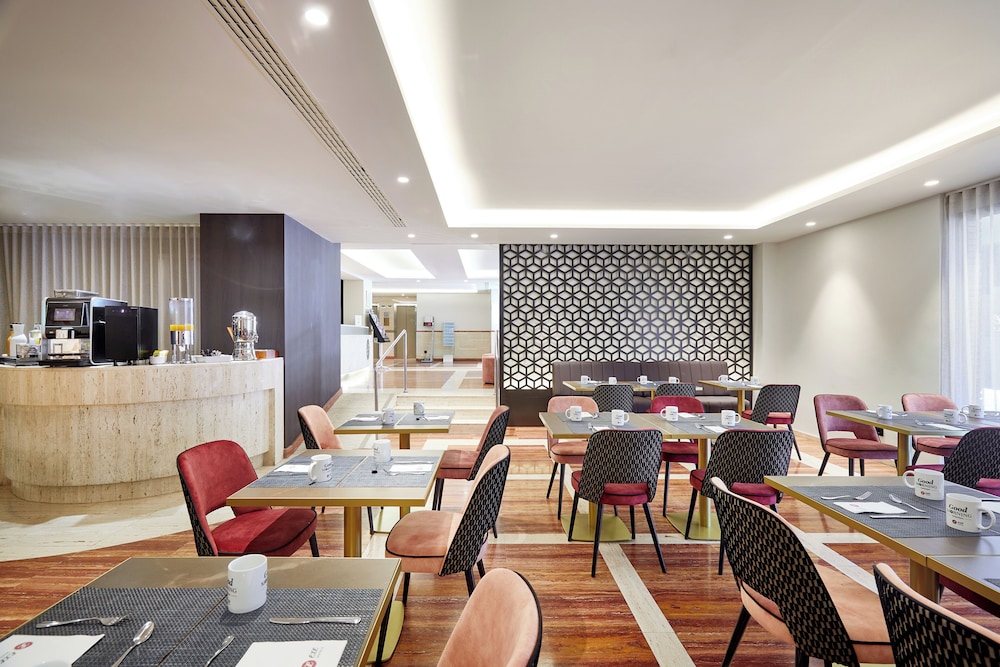 Hotel Exe Mitre — Restaurant & bars in Barcelona, Catalonia