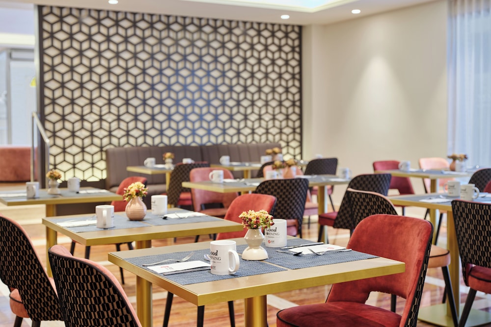 Hotel Exe Mitre — Restaurant & bars in Barcelona, Catalonia