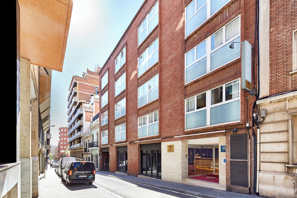 Hotel Exe Mitre — Hotel building in Barcelona, Catalonia