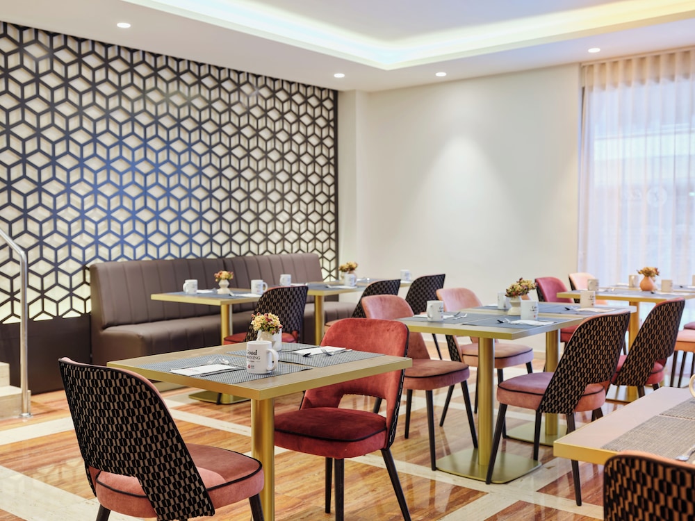 Hotel Exe Mitre — Restaurant & bars in Barcelona, Catalonia