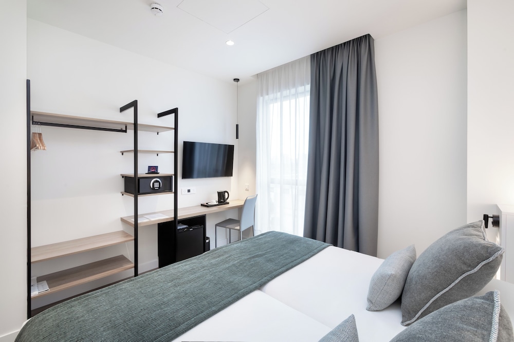 Alexandre Fira Congress — Hotel rooms in Barcelona, Catalonia