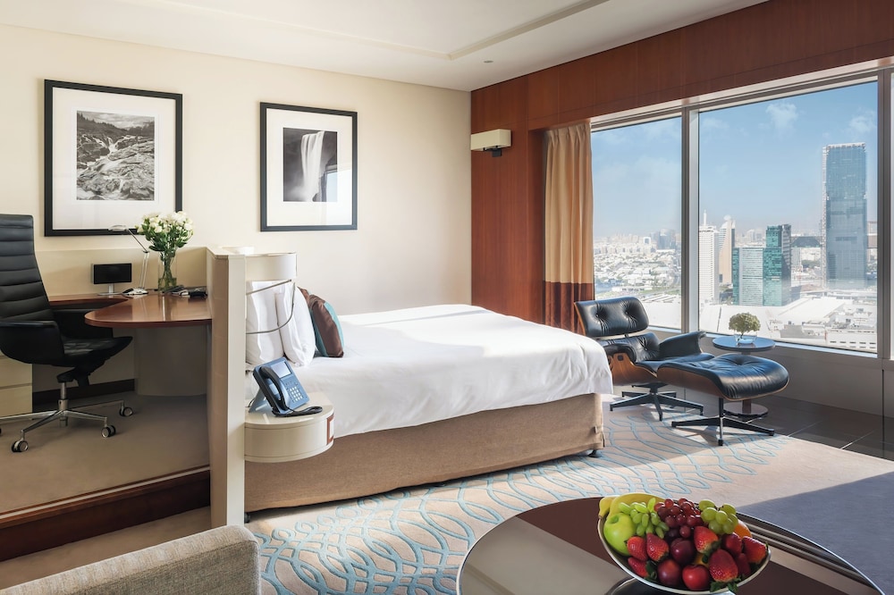 Jumeirah Emirates Towers Dubai — Hotel rooms in Dubai
