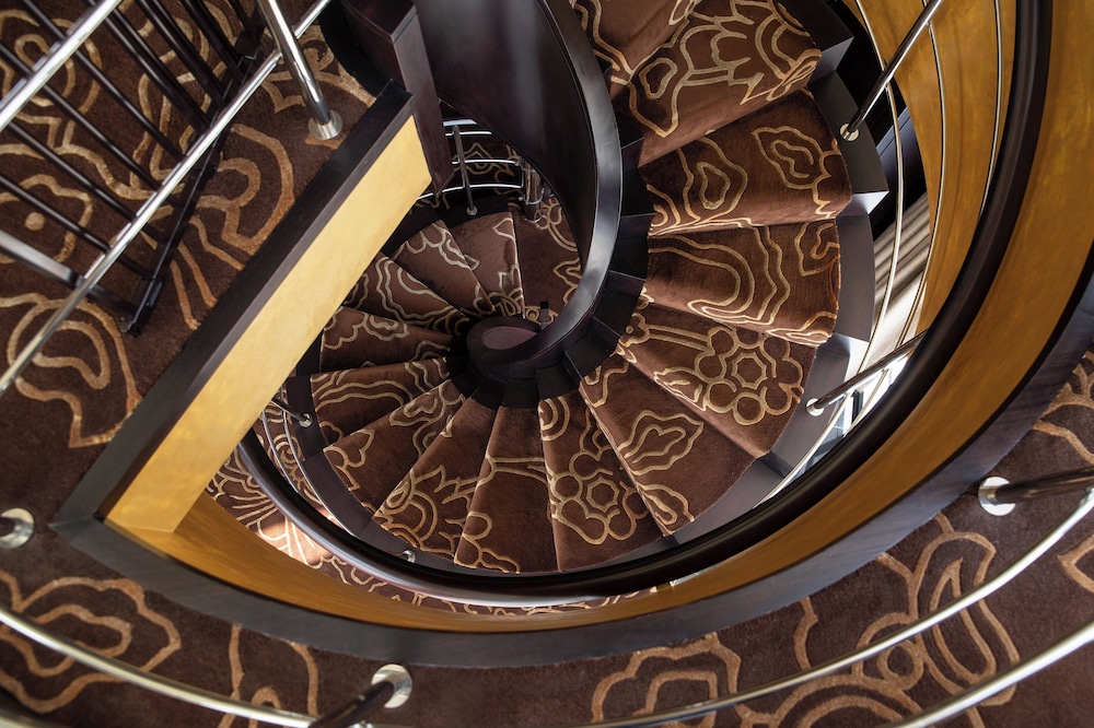 Jumeirah Emirates Towers Dubai — Hotel building in Dubai