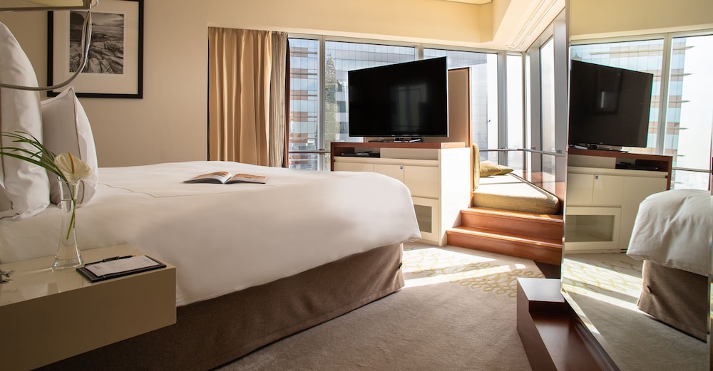 Jumeirah Emirates Towers Dubai — Hotel rooms in Dubai