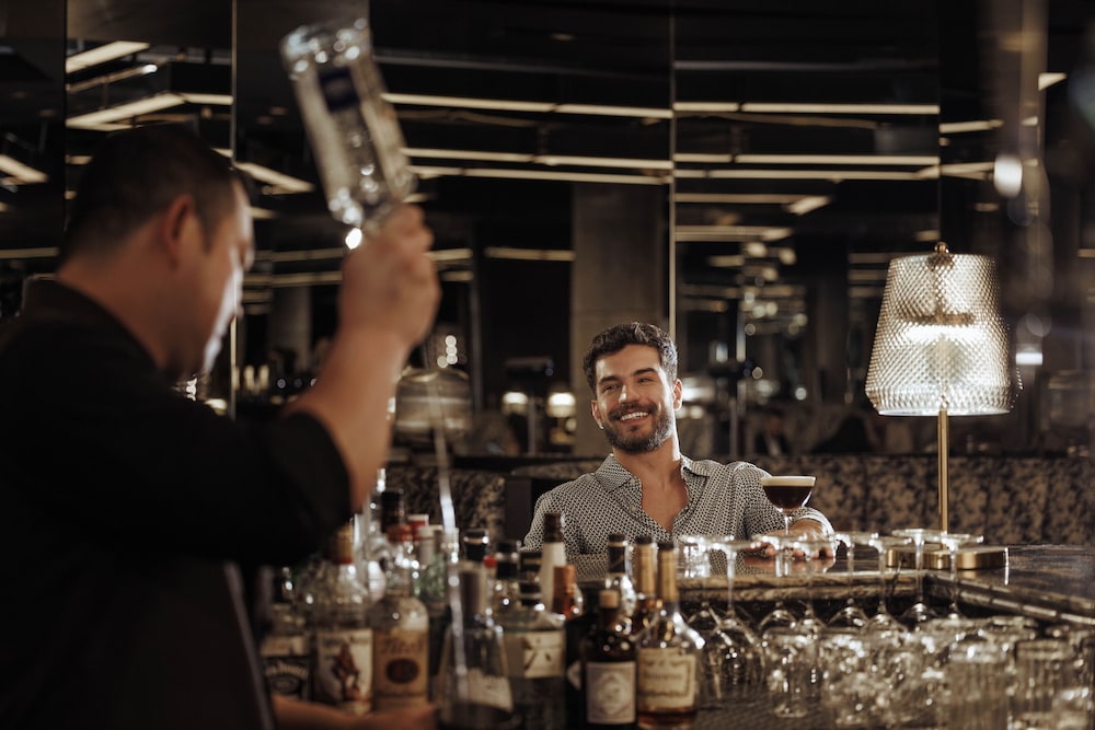 Jumeirah Emirates Towers Dubai — Restaurant & bars in Dubai