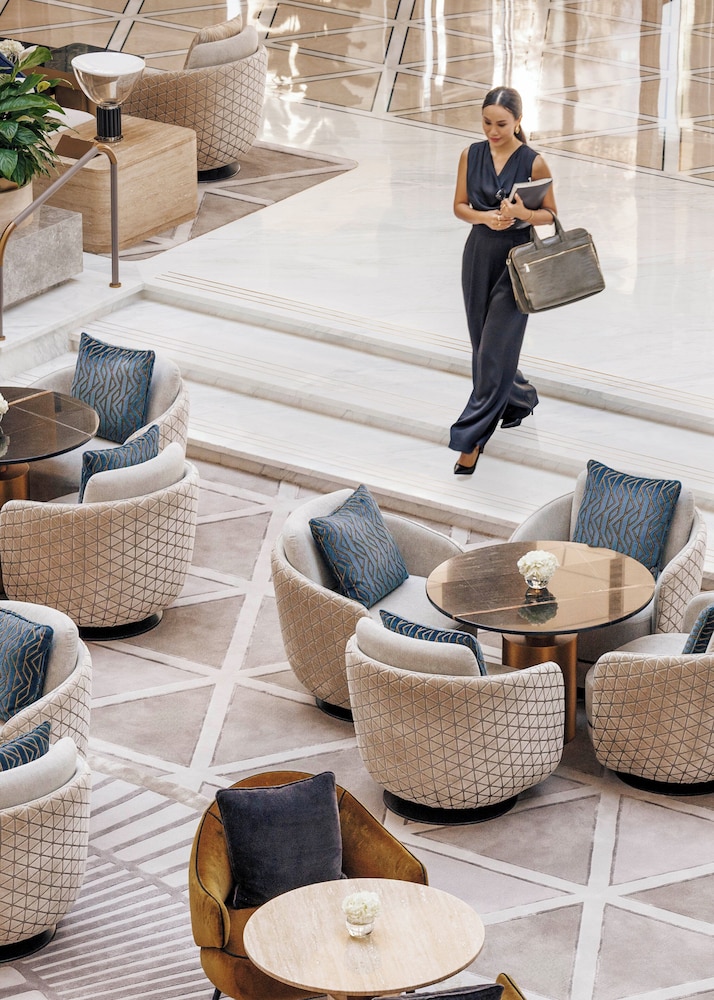 Jumeirah Emirates Towers Dubai — Restaurant & bars in Dubai
