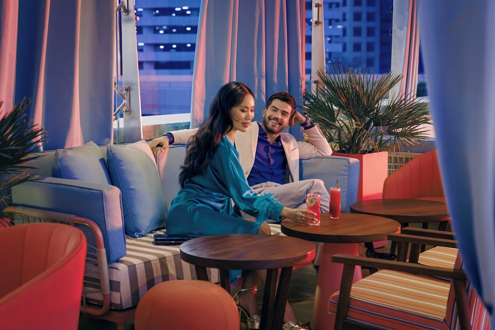 Jumeirah Emirates Towers Dubai — Restaurant & bars in Dubai
