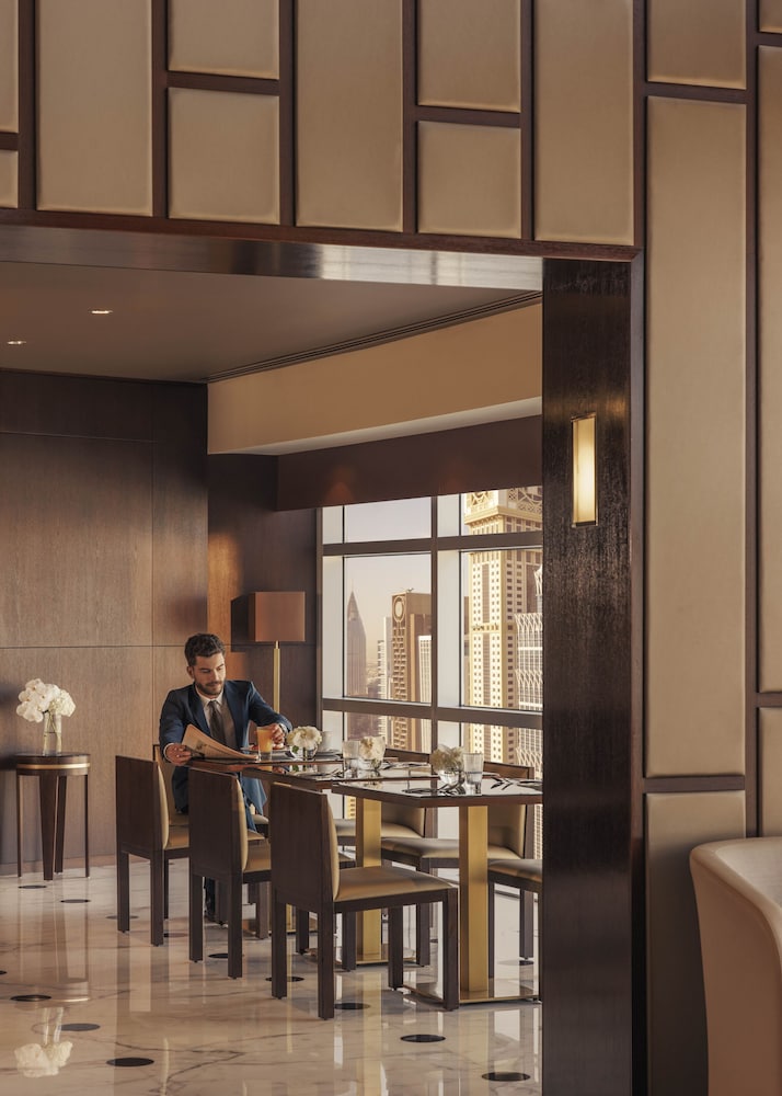 Jumeirah Emirates Towers Dubai — Restaurant & bars in Dubai