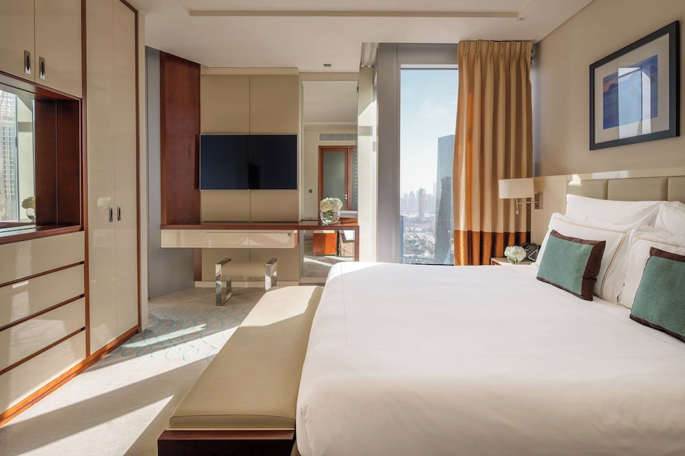 Jumeirah Emirates Towers Dubai — Hotel rooms in Dubai