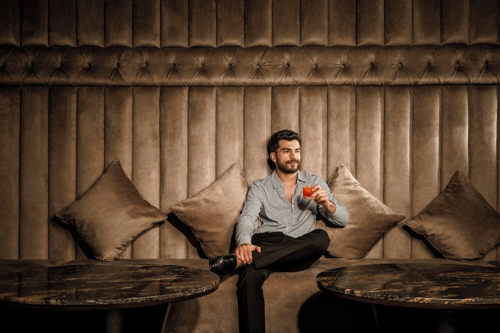 Jumeirah Emirates Towers Dubai — Restaurant & bars in Dubai