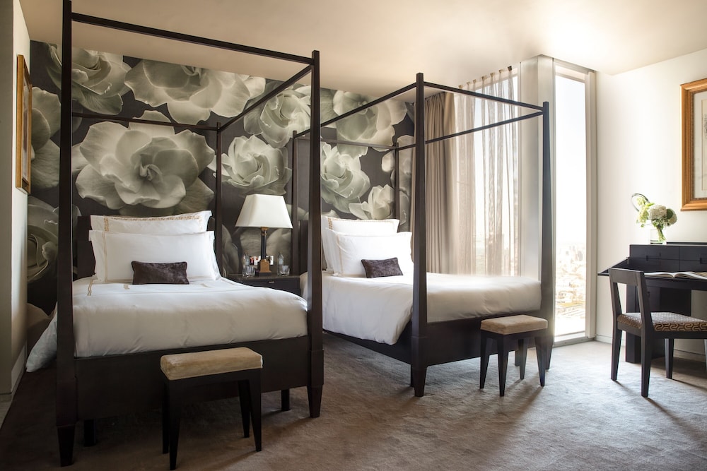 Jumeirah Emirates Towers Dubai — Hotel rooms in Dubai