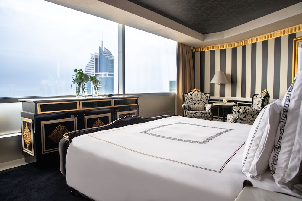 Jumeirah Emirates Towers Dubai — Hotel rooms in Dubai