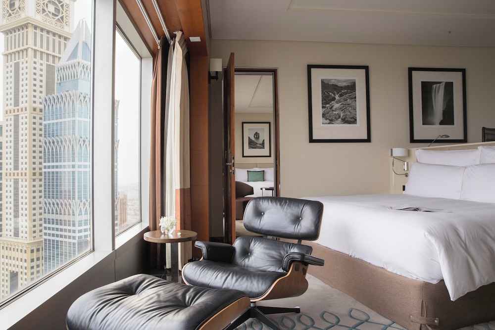 Jumeirah Emirates Towers Dubai — Hotel rooms in Dubai