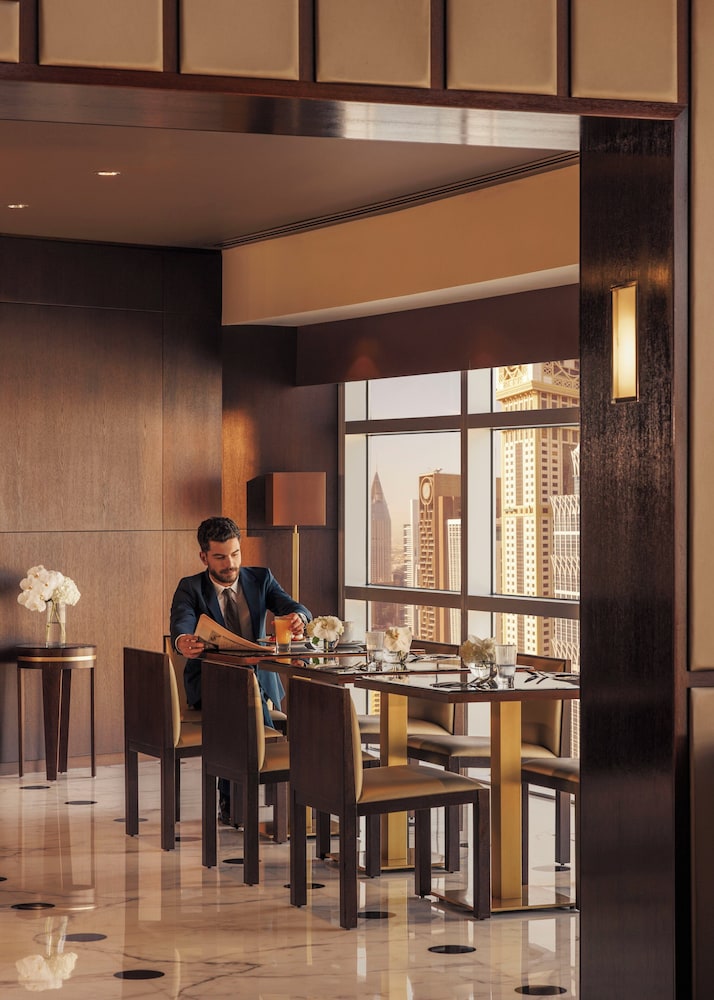 Jumeirah Emirates Towers Dubai — Restaurant & bars in Dubai