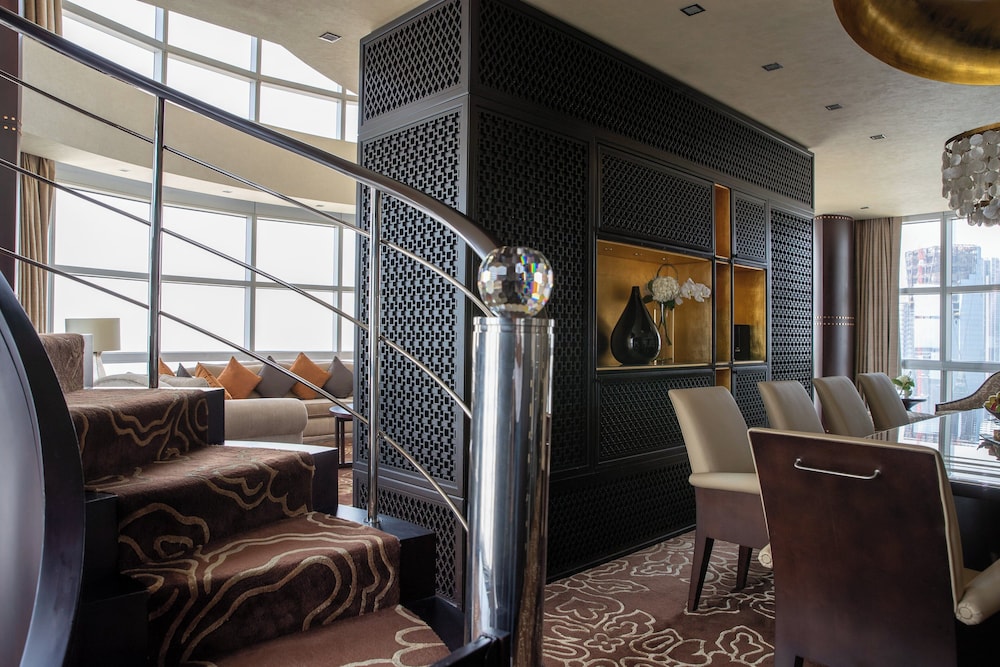 Jumeirah Emirates Towers Dubai — Restaurant & bars in Dubai