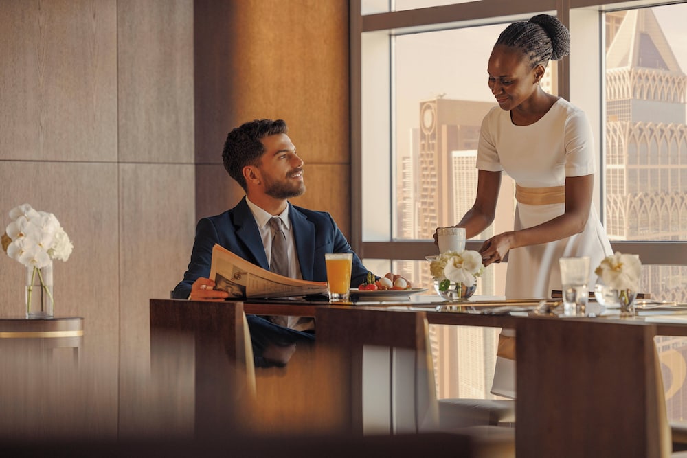 Jumeirah Emirates Towers Dubai — Restaurant & bars in Dubai