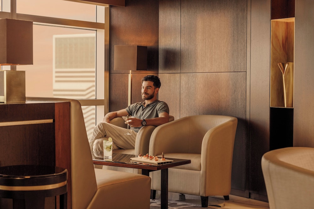 Jumeirah Emirates Towers Dubai — Restaurant & bars in Dubai
