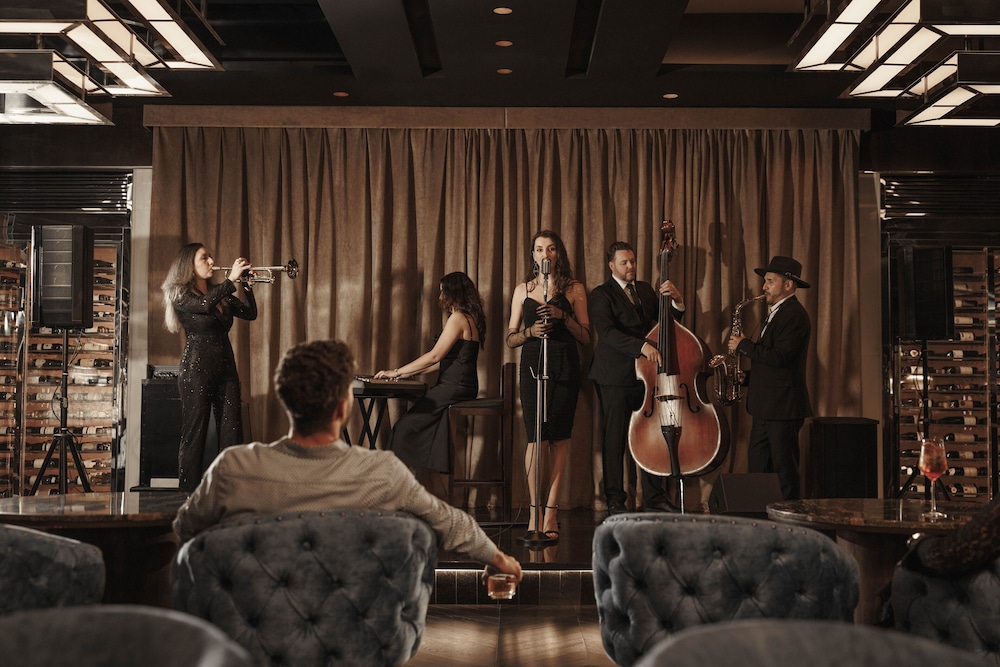 Jumeirah Emirates Towers Dubai — Restaurant & bars in Dubai
