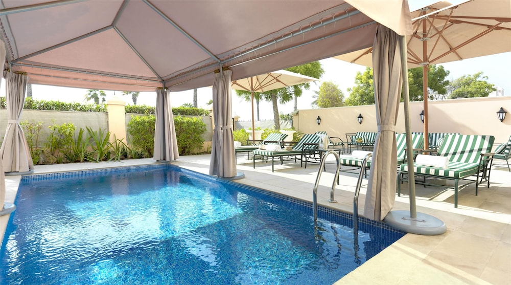 Kempinski Hotel Palm Jumeirah — Swimming pool in Dubai