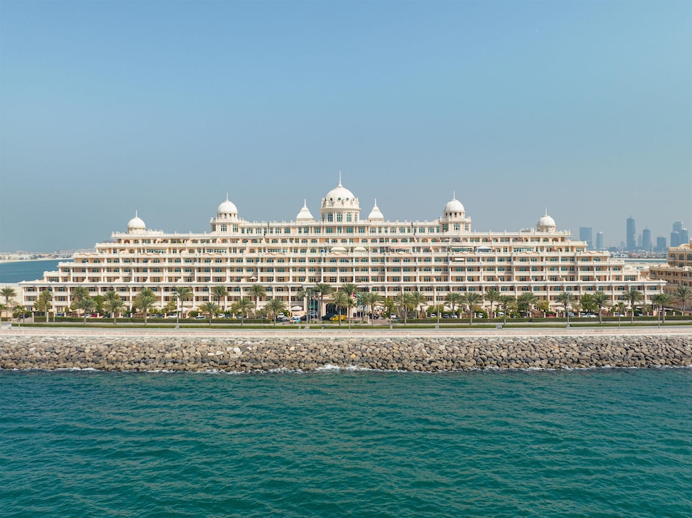 Kempinski Hotel Palm Jumeirah — Hotel building in Dubai