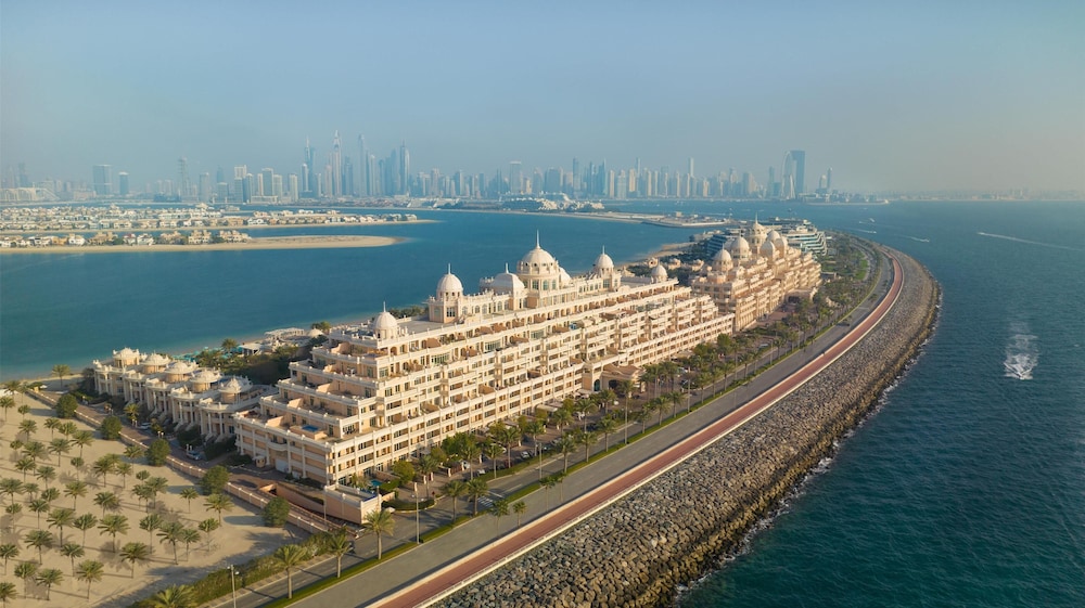 Kempinski Hotel Palm Jumeirah — Hotel building in Dubai