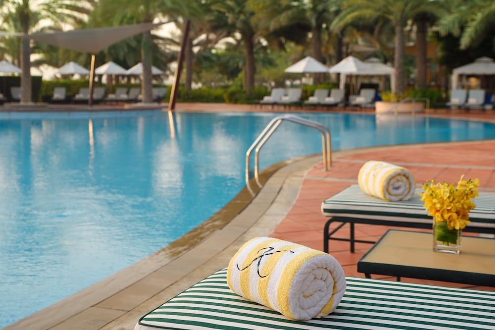 Kempinski Hotel Palm Jumeirah — Swimming pool in Dubai
