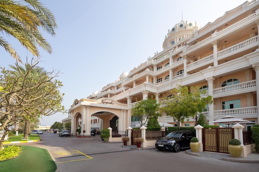 Kempinski Hotel Palm Jumeirah — Hotel building in Dubai