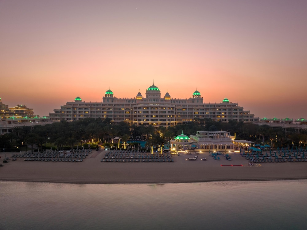 Kempinski Hotel Palm Jumeirah — Hotel building in Dubai