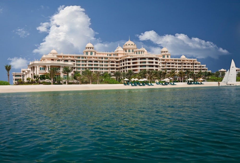 Kempinski Hotel Palm Jumeirah — Hotel building in Dubai