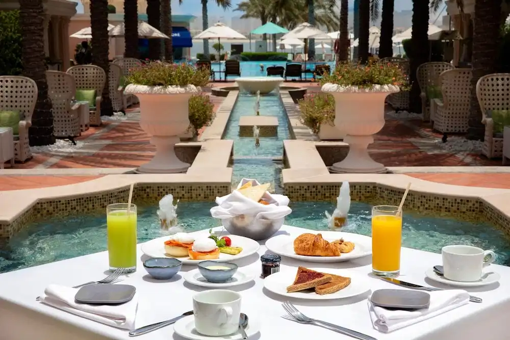Kempinski Hotel Palm Jumeirah — Restaurant & bars in Dubai