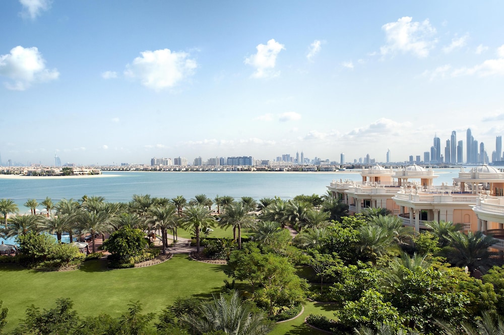 Kempinski Hotel Palm Jumeirah — Attractions in the area in Dubai