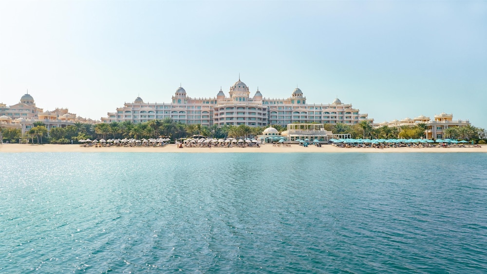 Kempinski Hotel Palm Jumeirah — Hotel building in Dubai