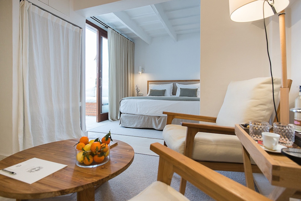 S'Hotelet d'es Born - Suites & SPA — Hotel rooms in Ciutadella de Menorca, Balearic Islands