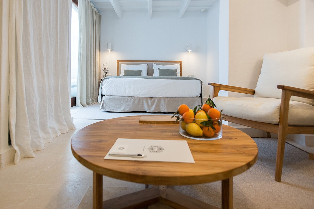S'Hotelet d'es Born - Suites & SPA — Hotel rooms in Ciutadella de Menorca, Balearic Islands