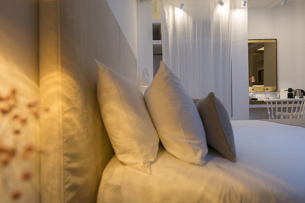 S'Hotelet d'es Born - Suites & SPA — Hotel rooms in Ciutadella de Menorca, Balearic Islands