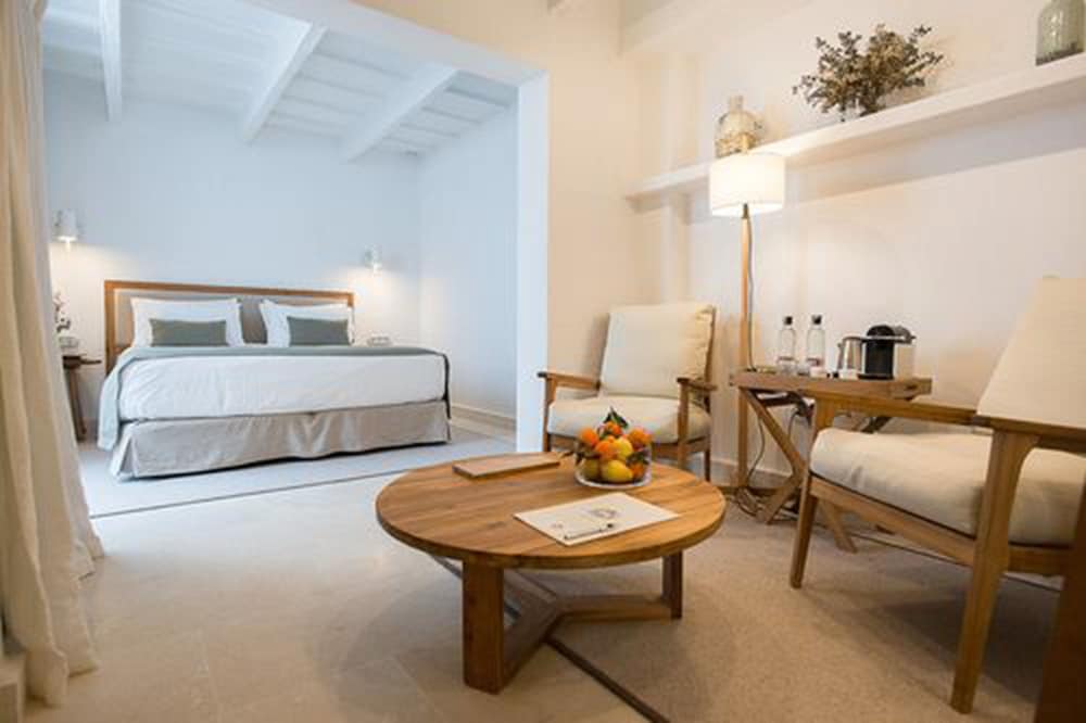 S'Hotelet d'es Born - Suites & SPA — Hotel rooms in Ciutadella de Menorca, Balearic Islands