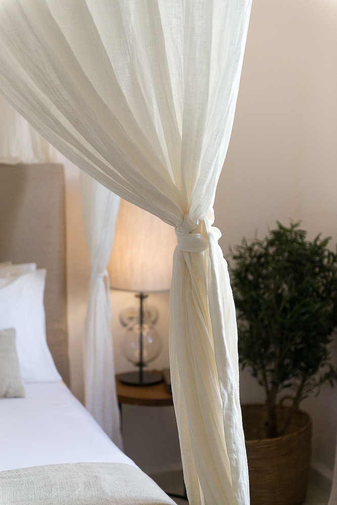 S'Hotelet d'es Born - Suites & SPA — Hotel rooms in Ciutadella de Menorca, Balearic Islands