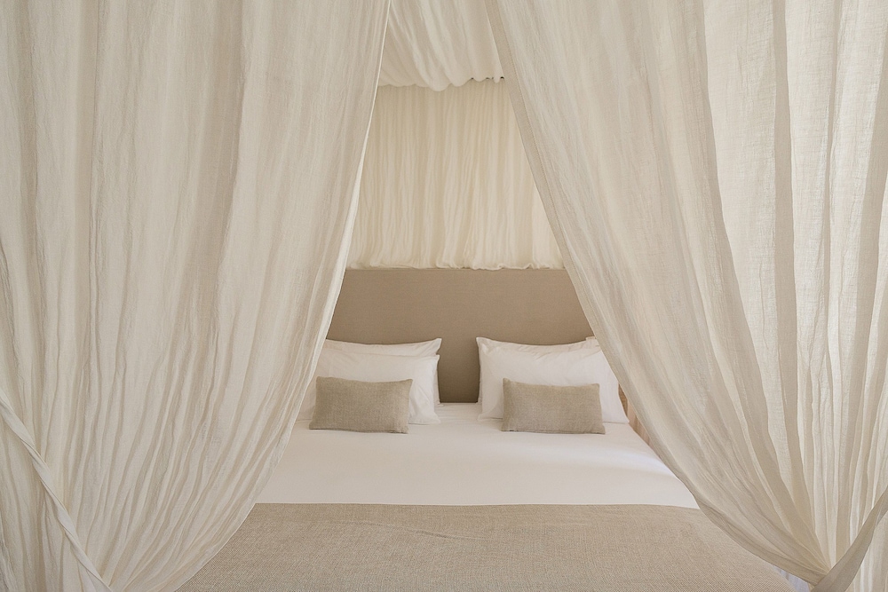 S'Hotelet d'es Born - Suites & SPA — Hotel rooms in Ciutadella de Menorca, Balearic Islands