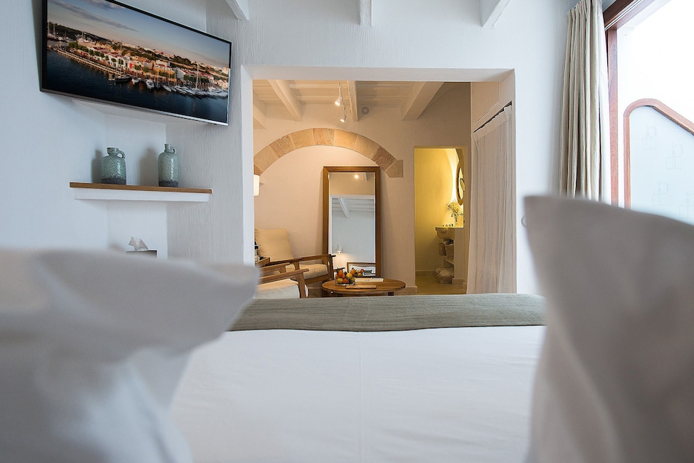 S'Hotelet d'es Born - Suites & SPA — Hotel rooms in Ciutadella de Menorca, Balearic Islands