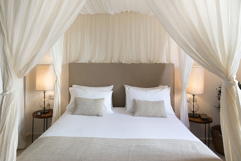 S'Hotelet d'es Born - Suites & SPA — Hotel rooms in Ciutadella de Menorca, Balearic Islands