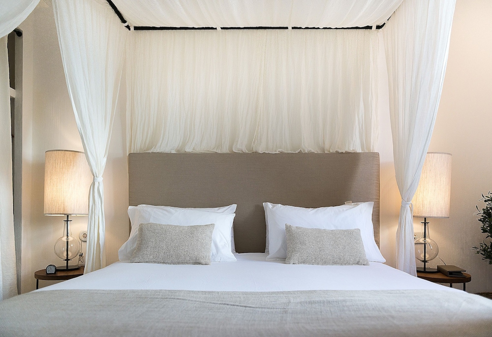 S'Hotelet d'es Born - Suites & SPA — Hotel rooms in Ciutadella de Menorca, Balearic Islands