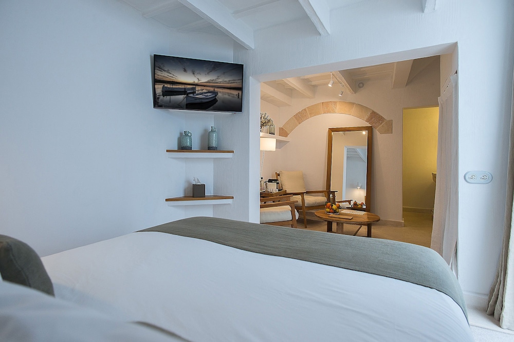 S'Hotelet d'es Born - Suites & SPA — Hotel rooms in Ciutadella de Menorca, Balearic Islands