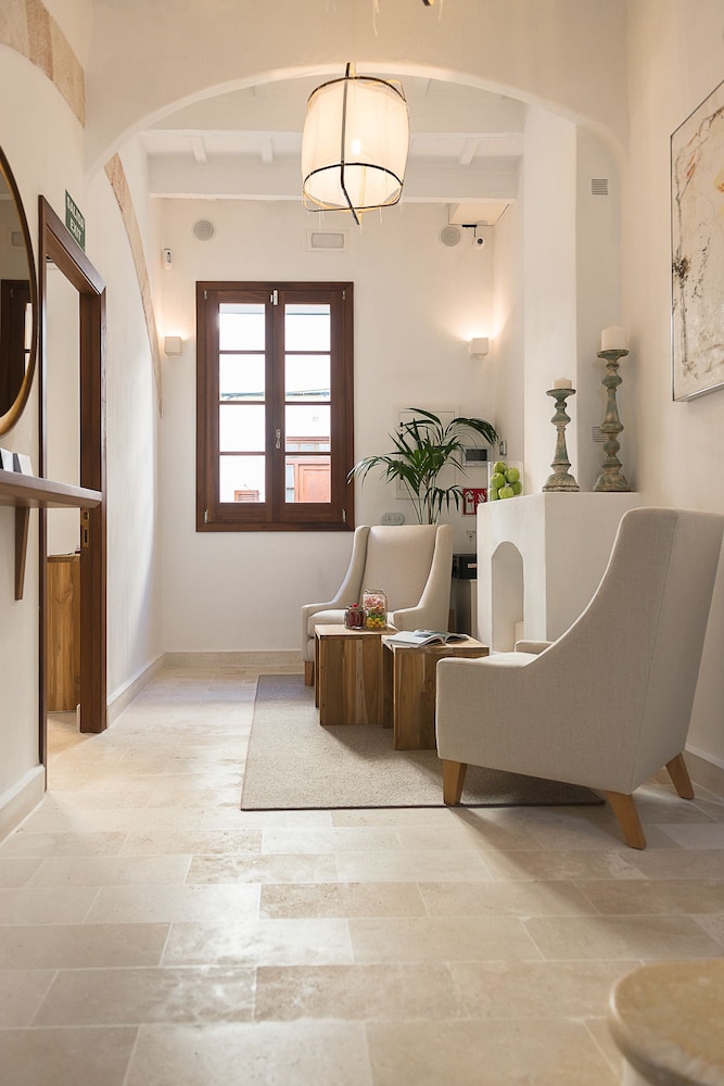 S'Hotelet d'es Born - Suites & SPA — Hotel building in Ciutadella de Menorca, Balearic Islands