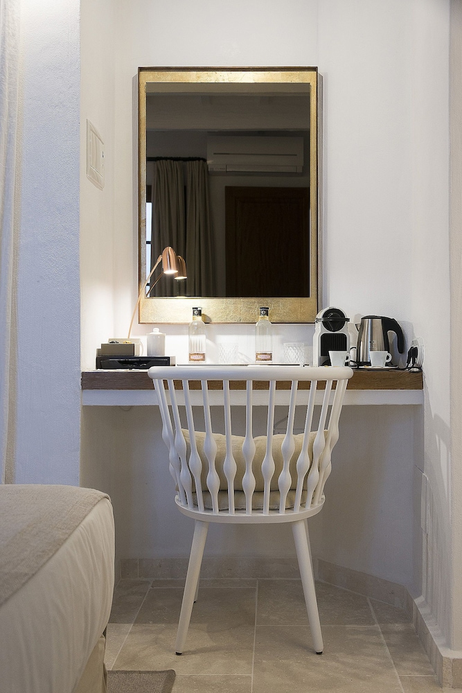 S'Hotelet d'es Born - Suites & SPA — Hotel rooms in Ciutadella de Menorca, Balearic Islands