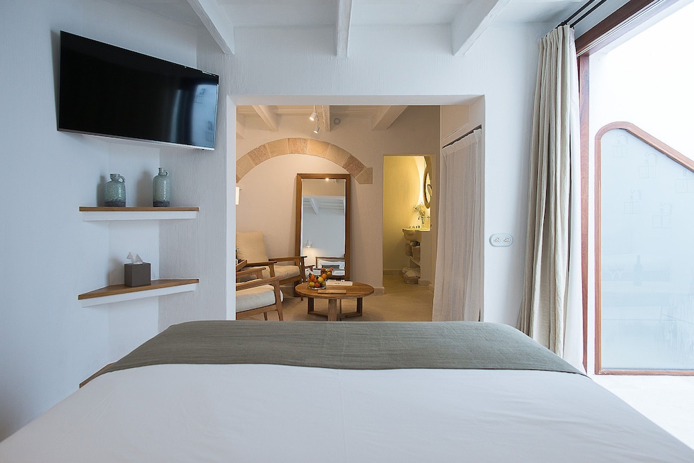 S'Hotelet d'es Born - Suites & SPA — Hotel rooms in Ciutadella de Menorca, Balearic Islands
