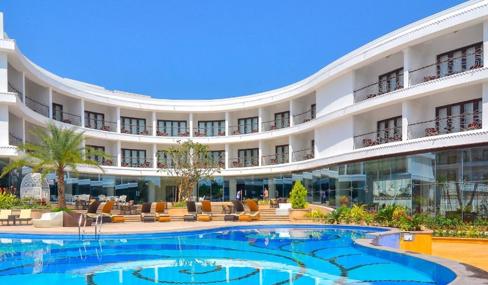 Park Regis Goa — Hotel building in Arpora, Goa
