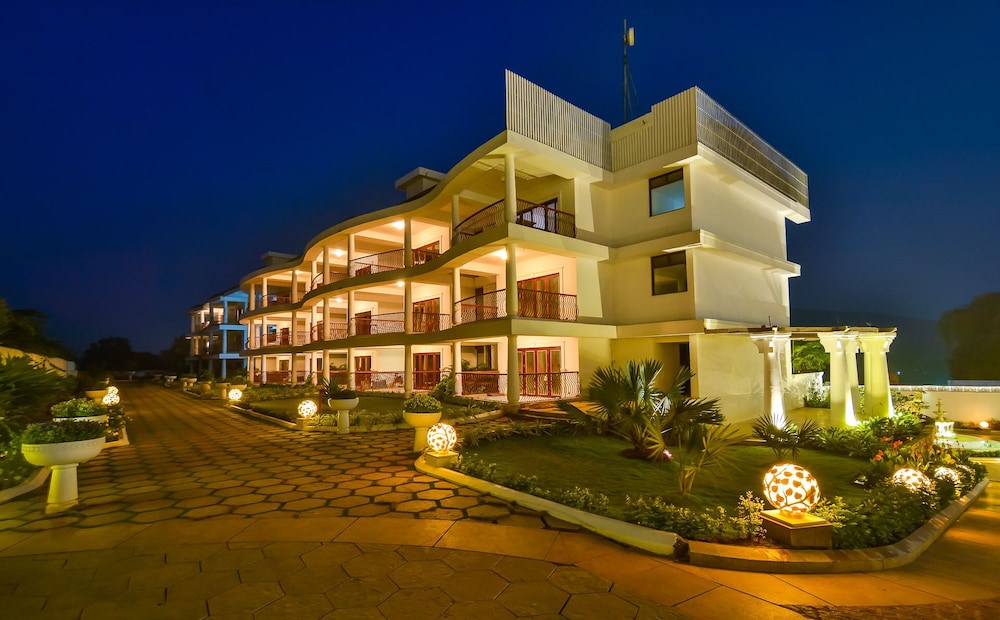 Park Regis Goa — Hotel building in Arpora, Goa